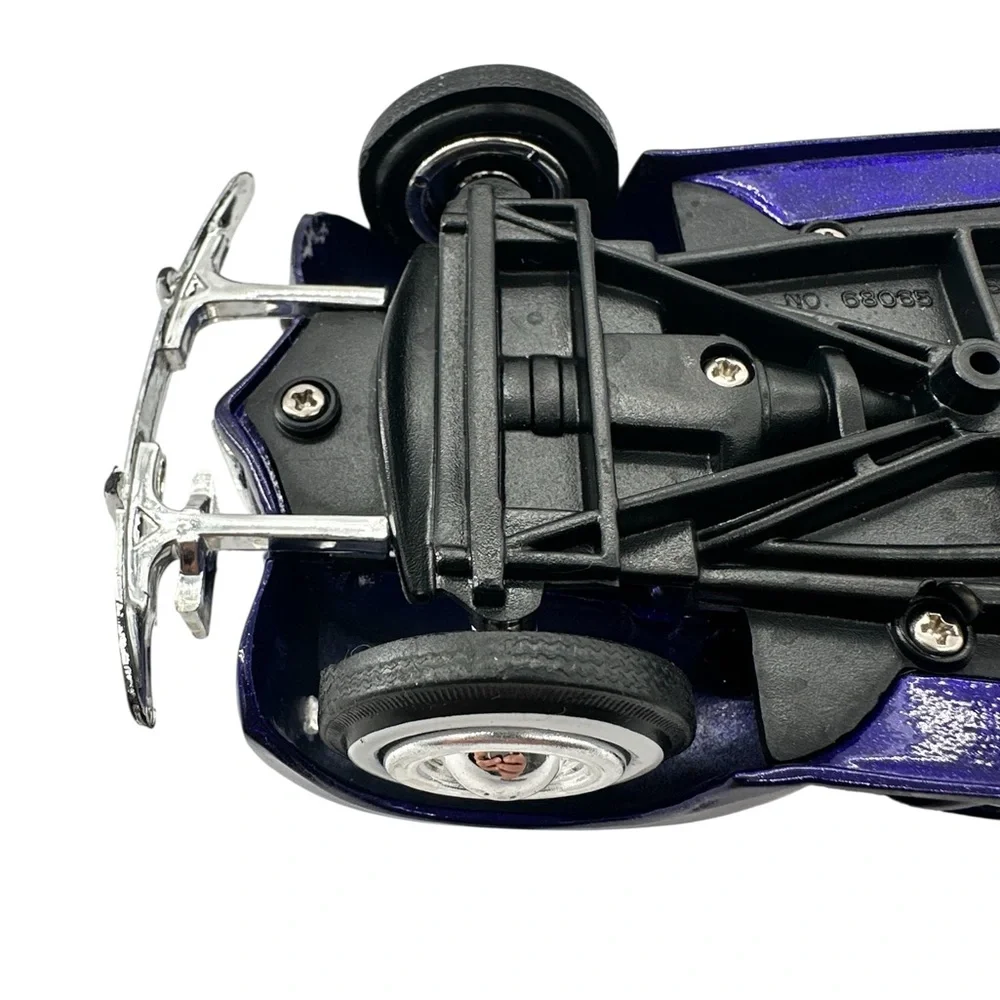 1/24 Motormax 1940 Ford Sedan Delivery Purple Metallic Loose Diecast Car